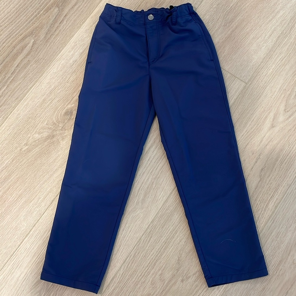 Boys Under Armour golf pants, navy, size 7, like new condition.